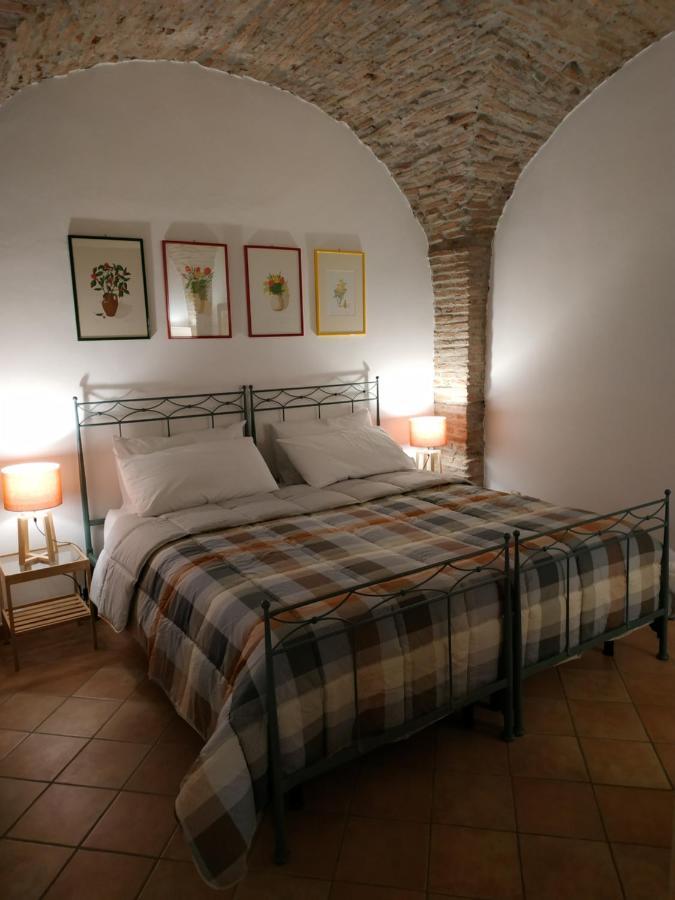 Bed And Breakfast In Piazza Orazio Venosa Bagian luar foto