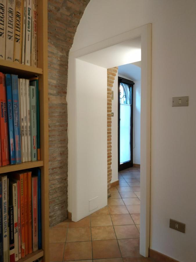Bed And Breakfast In Piazza Orazio Venosa Bagian luar foto