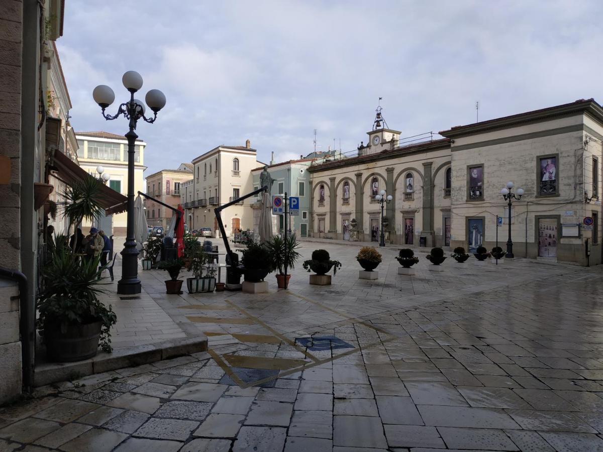 Bed And Breakfast In Piazza Orazio Venosa Bagian luar foto