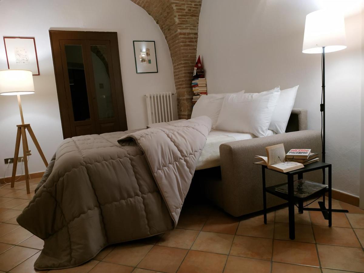 Bed And Breakfast In Piazza Orazio Venosa Bagian luar foto