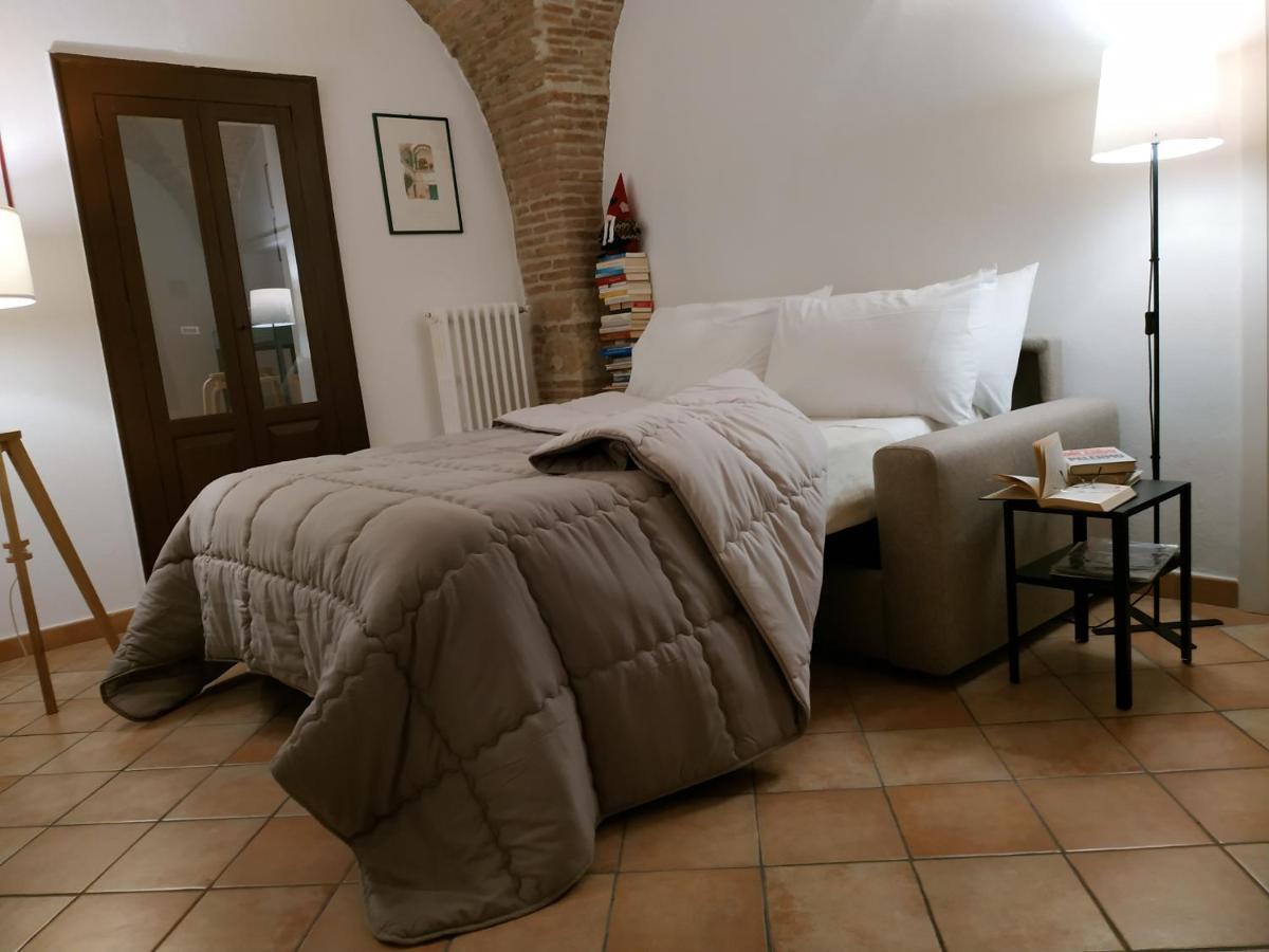 Bed And Breakfast In Piazza Orazio Venosa Bagian luar foto