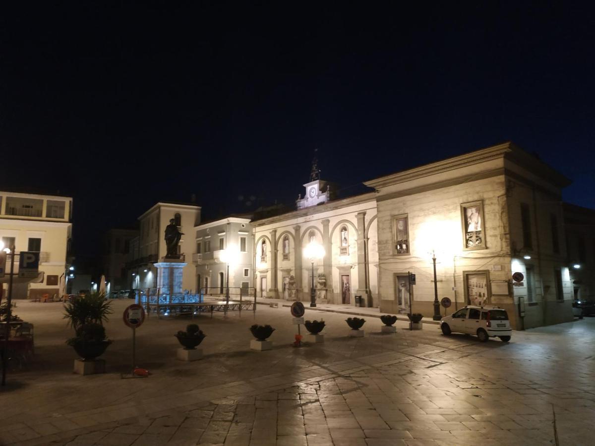 Bed And Breakfast In Piazza Orazio Venosa Bagian luar foto